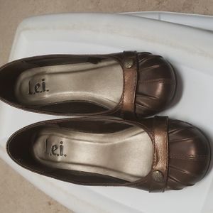 Brown round toe heels